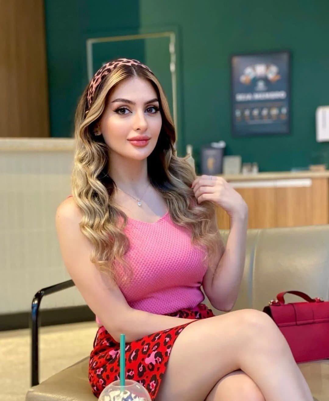 03000298447 vip outstanding models and students girls available full coprative staff all hotels delivery and home delivery available video call available